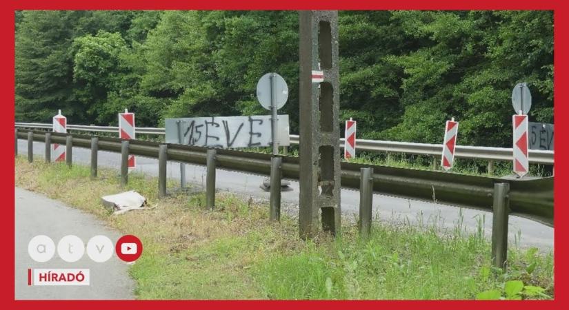 Rendőrségi akció egy felfújt felirat miatt – aktivistát vittek el hajnalban Lentiben