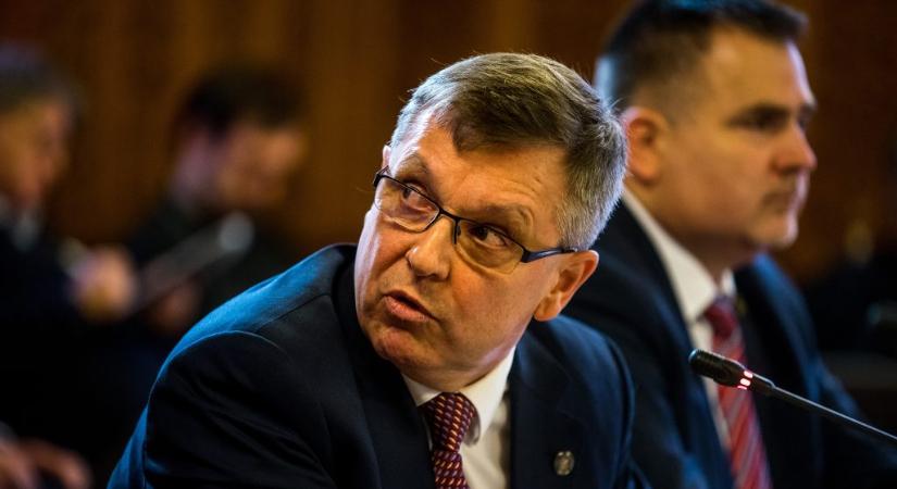 Mfor: Magánalapokat hizlal közpénzből egy Matolcsy-közeli üzletember