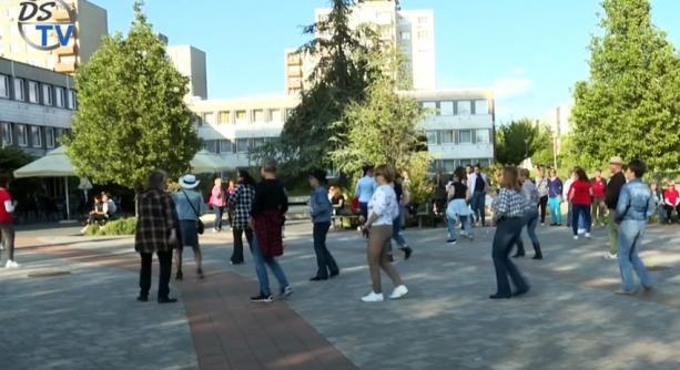 DSTV: tánc a téren a világnapon