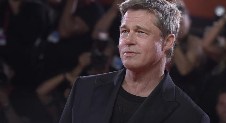 Imádják a rajongók Brad Pitt legújabb fotósorozatát, melyben megmutatja a földhözragadtabb oldalát