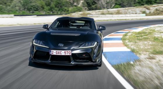 70 millió forintos elérhetetlen álom: versenypályáztunk a Toyota Supra búcsúzó verzióival