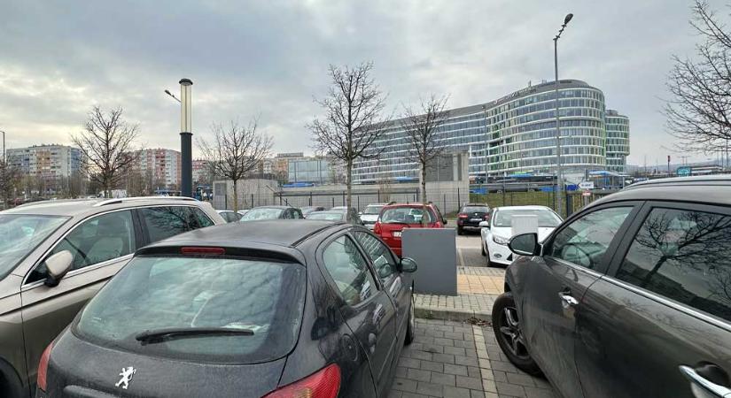 Június 1-től emelkedtek a PR parkolók díjai Budapesten – itt kell többet fizetniük az autósoknak