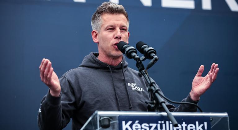Magyar Péter három évtizedes politikai alkut írna felül, közvetlen elnökválasztást követel
