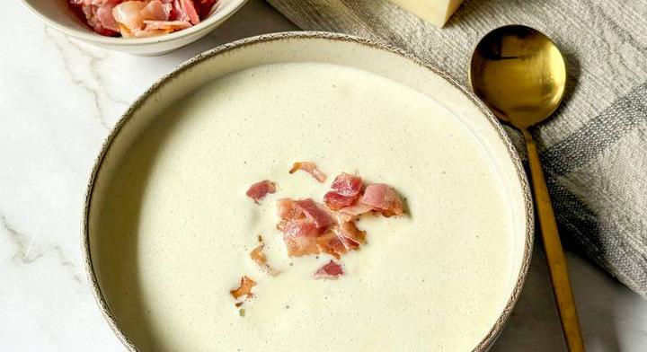 Selymes sajtkrémleves pirított baconnel: fél órán belül tálalhatod