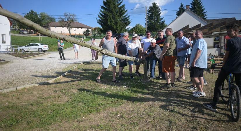 Falunappal és fa kitáncolással búcsúztatták a májust