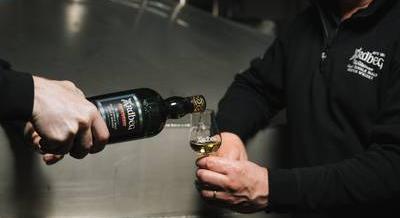 Légy részese az Ardbeg Day kóstolótúrának, ismerd meg a részt vevő bárok Ardbeg whisky- és koktélkínálatát, és nyerj!