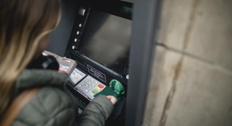 Üzent a kormány a bankoknak: profitéhségnek nincs helye