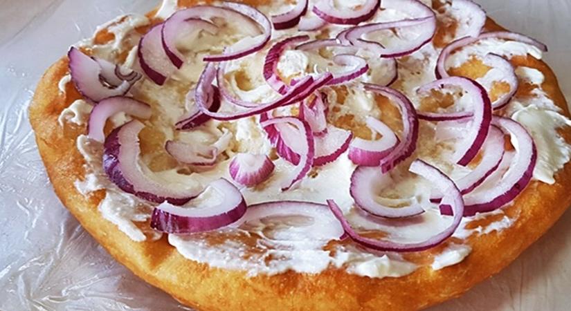Jobb, ha felkészülsz – Ennyibe kerül idén egy lángos a Balatonon