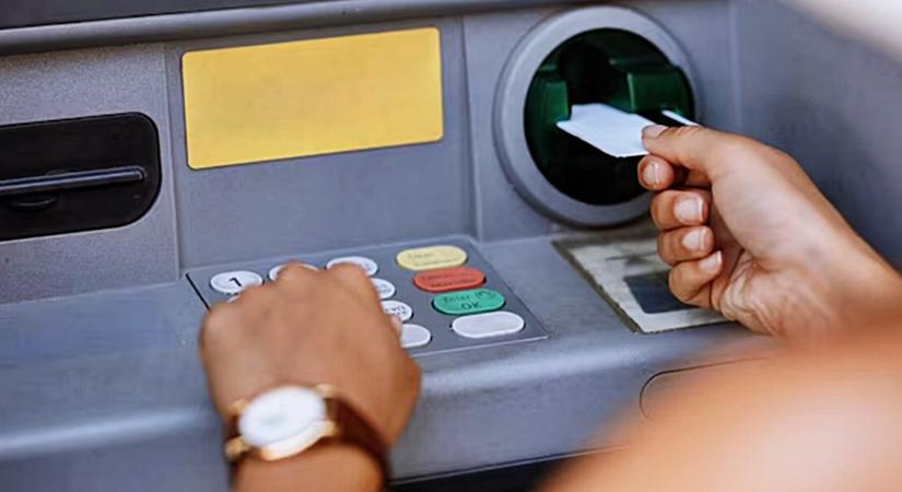 PÁR PERCE JÖTT – Megadta a PIN kódját az ATM-nek, eltűnt a pénz a számlájáról, erre figyelj te is!