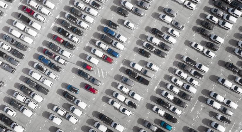 Drágább lesz megállni, mint tankolni? Újabb parkolási díjemelés jön a fővárosban