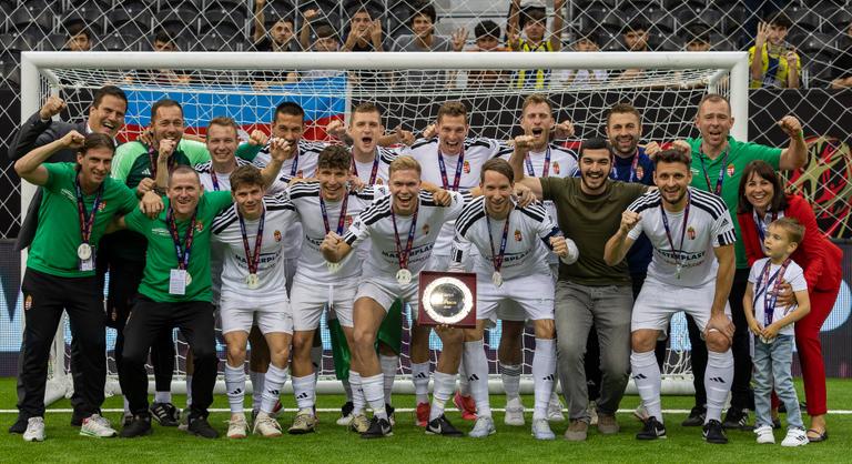 Történelmi világbajnoki ezüstérmet szerzett a magyar csapat