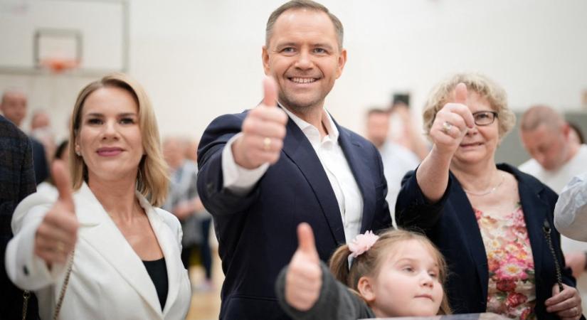 Meglepetés Varsóból: a jobboldali Karol Nawrocki győzött