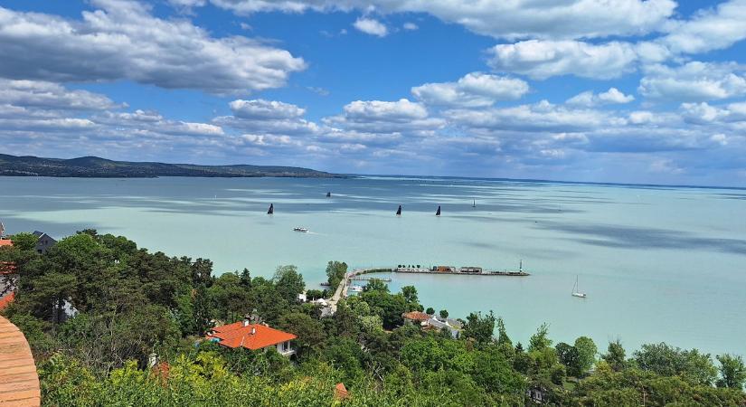 Nem hiszed el, hány fokos lehet a Balaton vize csütörtökre!