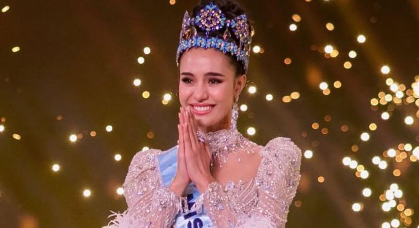 A Miss World 2025 nyertese nem szégyenlősködött, fehérneműben villantott fotók
