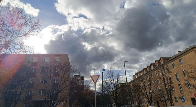 Kiadták a figyelmeztetést, durva zivatarok jöhetnek