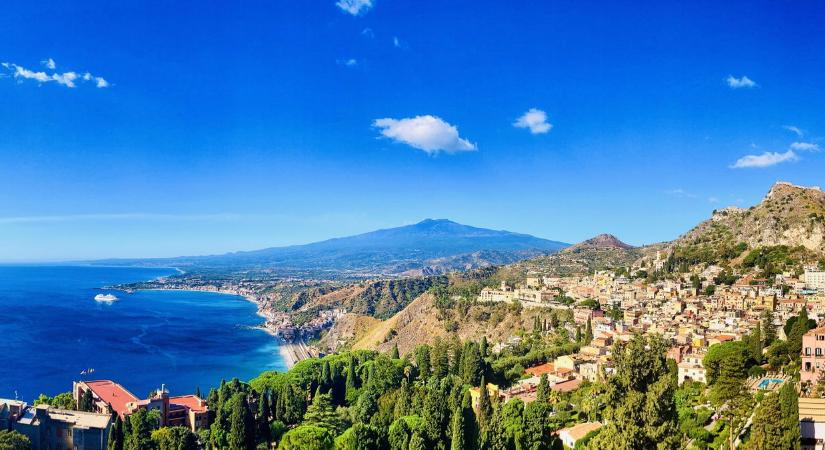 Percek alatt elszabadult a pokol a magyarok egyik kedvenc nyaralóhelyén, a turisták fejvesztve menekülnek