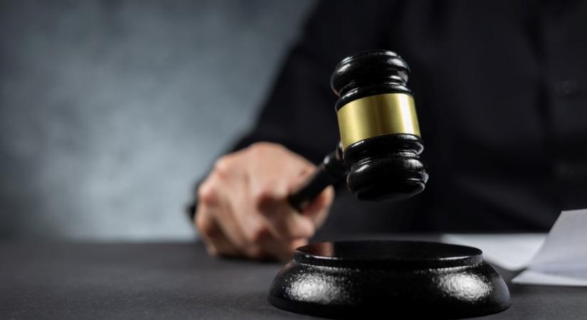 Iskolaőrre támadt egy általános iskolás fiú Borsodban, majd verekedni akart vele az igazgatói irodában
