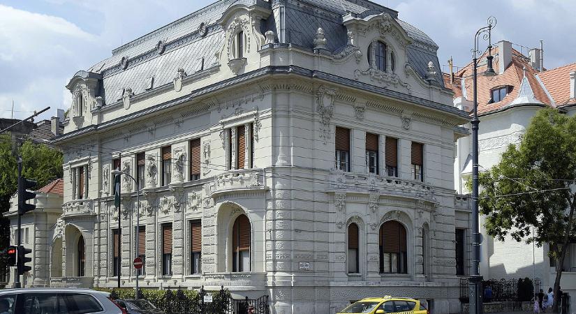 Kivonultak a tűzszerészek és a rendőrség a Fidesz székházához