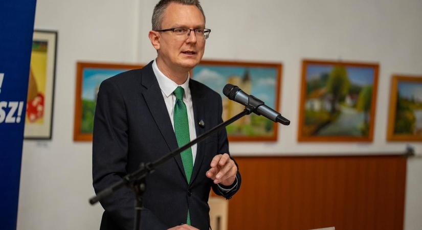 Rétvári Bence: 250 millió letöltésnél jár a Nemzeti Köznevelési Portál