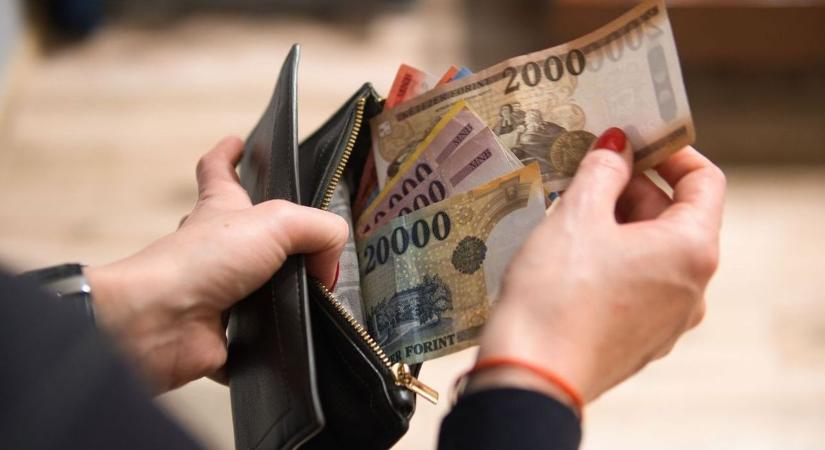 Sokan nem tudják: ezt a pénzt simán levonhatják a nyugdíjból