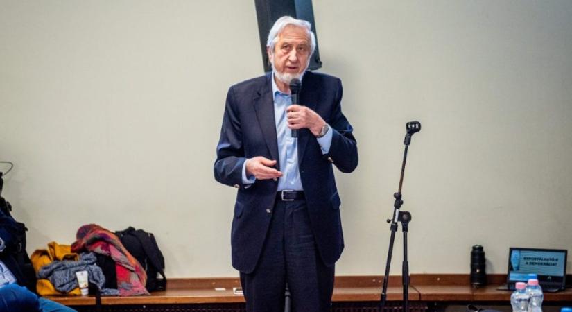 Vasárnap kalapáccsal a nyílt utcán leütötték Jeszenszky Géza egykori külügyminisztert
