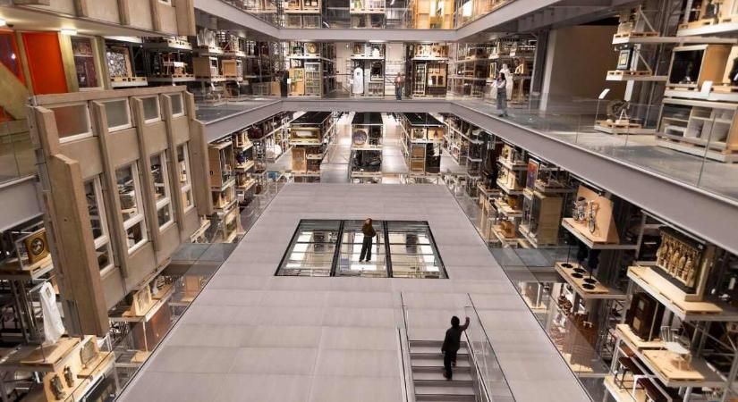 Megnyílt a Mindenki múzeuma, ahol kikérheted a műtárgyakat – V&A East Storehouse