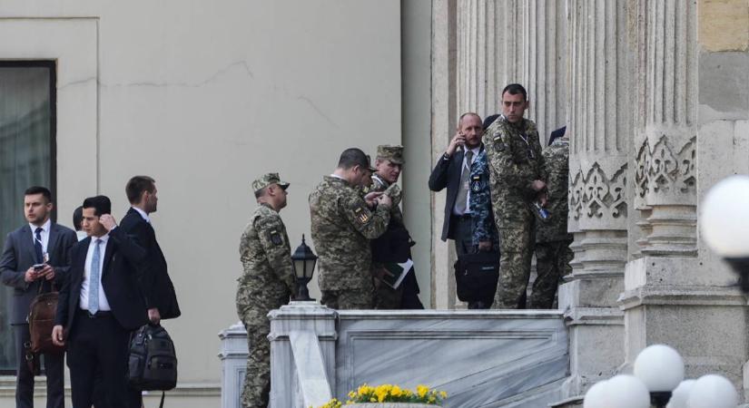 Az ukrán delegáció megérkezett Isztambulba, Volodimir Zelenszkij nem számít átütő sikerre