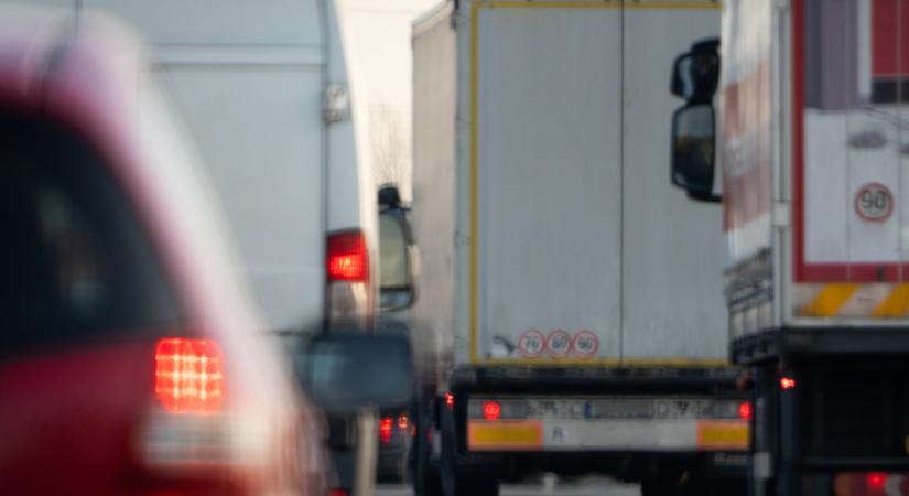 Halálos baleset történt az M1-esen, részlegesen lezárták az autópályát