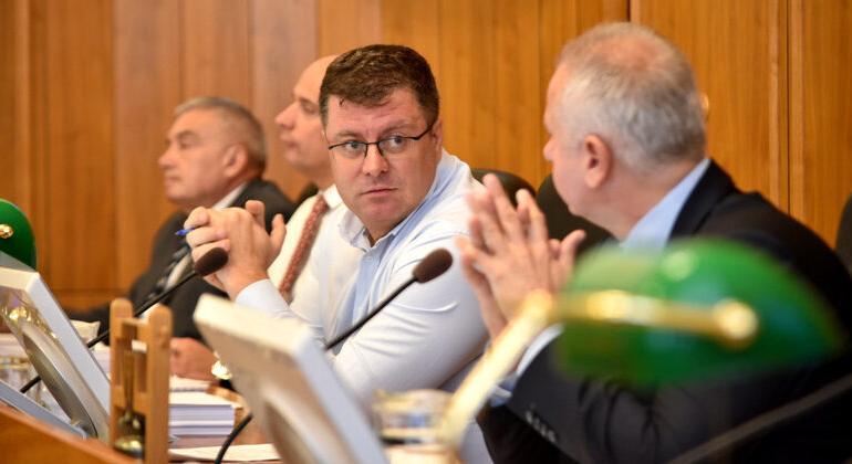 Hallgat a pécsi városvezetés, hova tűntettek el több százmillió forintot, amit bérekre kellett volna költeniük