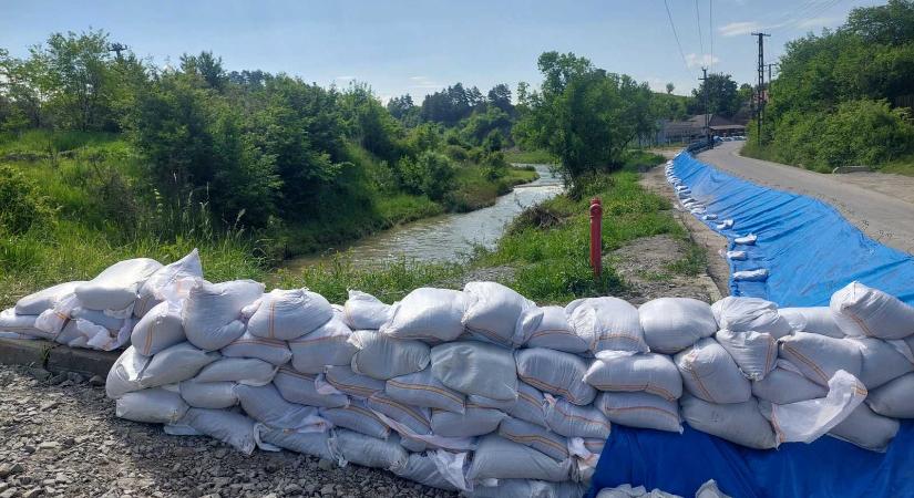 Kiürített házak, lezárt utak, elzárt válaszok – Parajdon jártunk