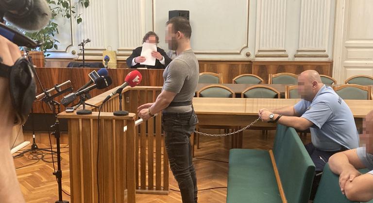 Egy ütéssel leterítette egy 50 kilós lányt, akit még ájultan is vert