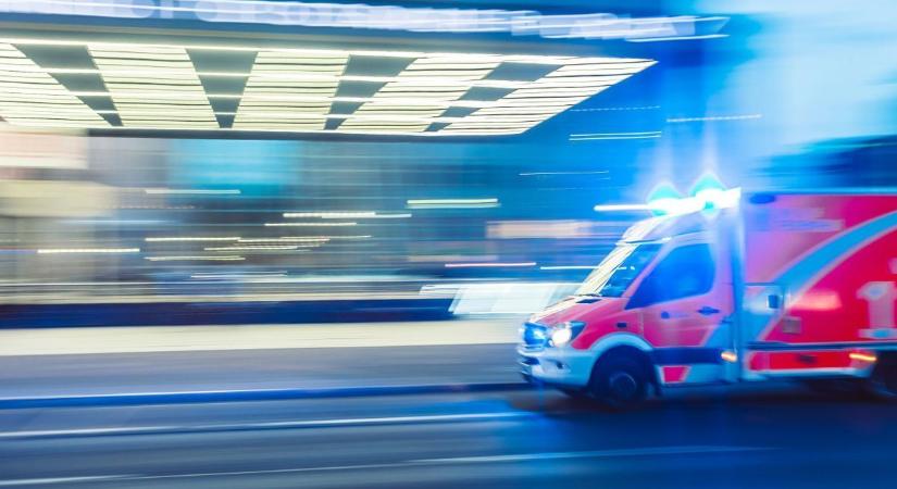 Most jött: megbénult a közlekedés a főúton, brutális tömegbalesetnél mentenek