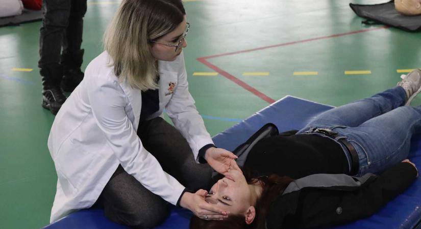 Elsősegélynyújtást oktattak a varsolci gyerekeknek és felnőtteknek