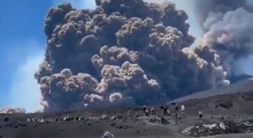 Iszonyú videón az Etna kitörése, az életükért menekülnek az emberek