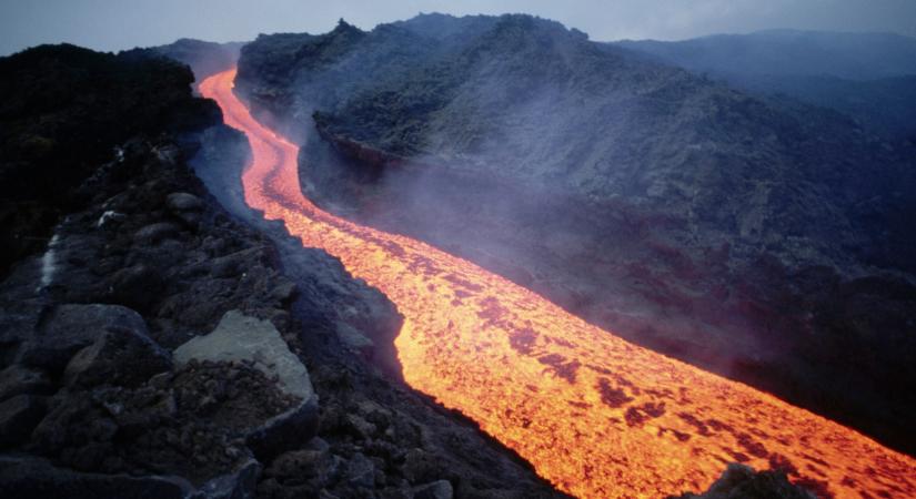 Fejvesztve menekülnek a turisták, kitört az Etna Szicíliában: mi lesz a már lefoglalt nyaralásokkal?