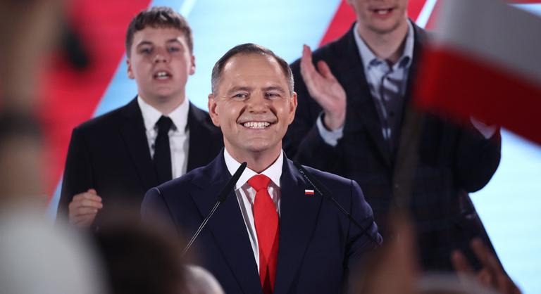 Megingott kormány, szétforgácsolódó álmok, megerősödő jobboldal Lengyelországban