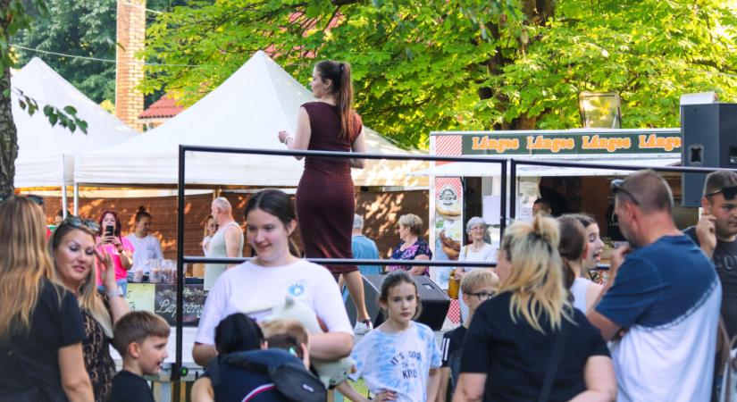 A nyarat köszöntötték a Petőfi téren