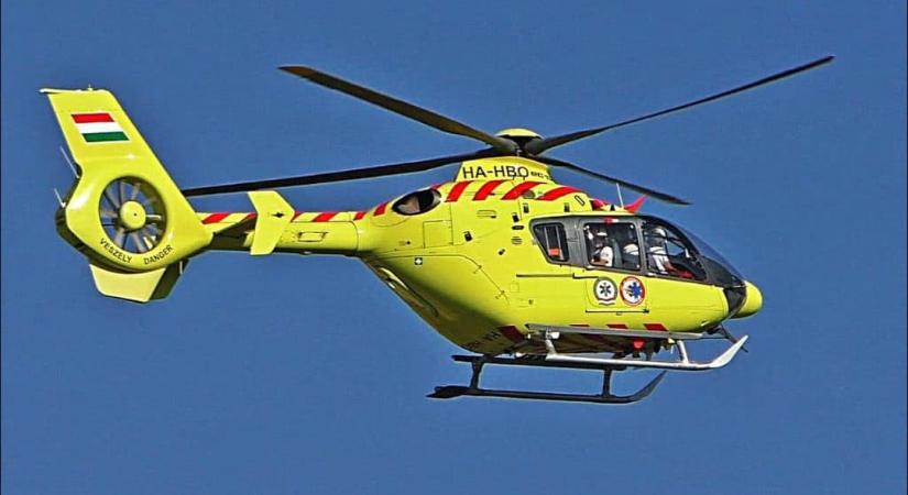 Dráma az M1-esen: kamionok közé szorult a furgon, mentőhelikoptert riasztottak a helyszínre