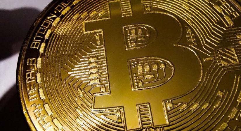 Ilyen még nem volt: ő az első miniszter Európában, aki belebukott a bitcoinba