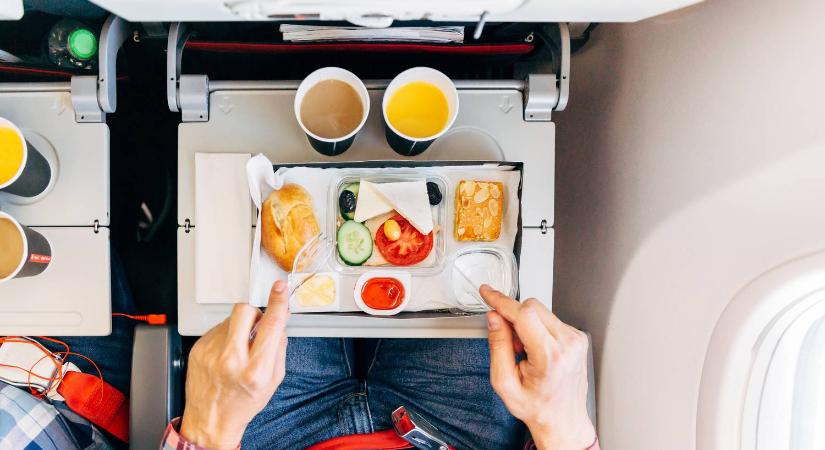 Ezért kerülhet egyetlen snack 5 000 fontba a repülőn