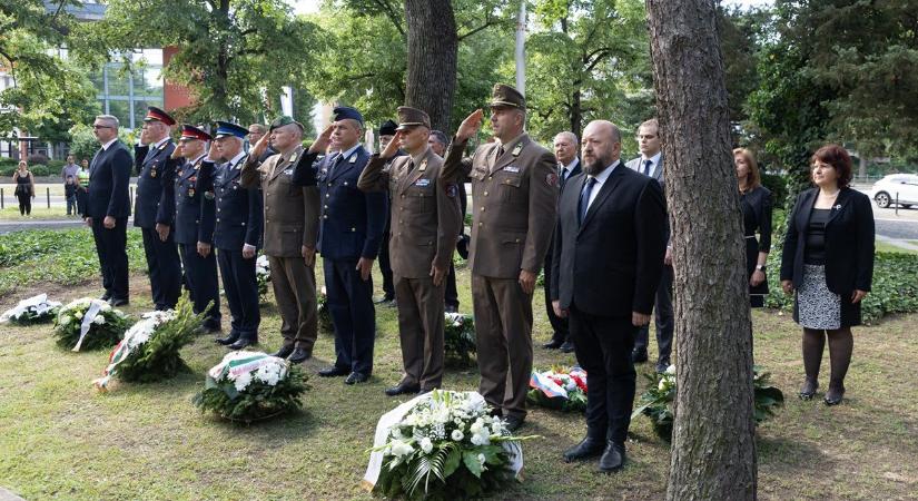 A debreceni szőnyegbombázás áldozataira emlékeztek