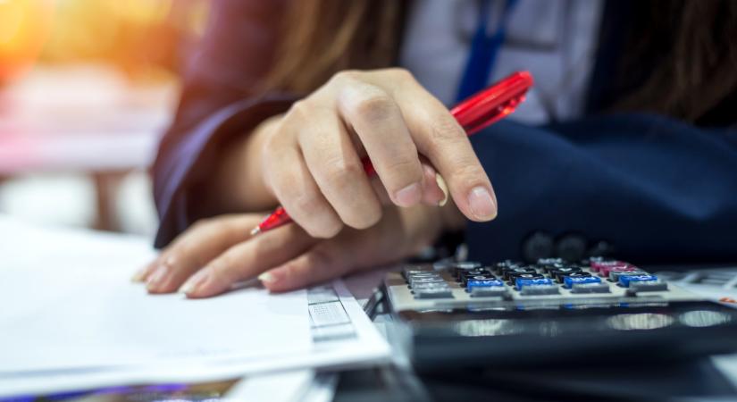 Figyelem, fontos változás élesedik az UniCredit Banknál: így módosulnak a kamatok