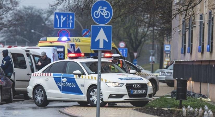 Hármas karambol Székesfehérváron, mentő is a helyszínen