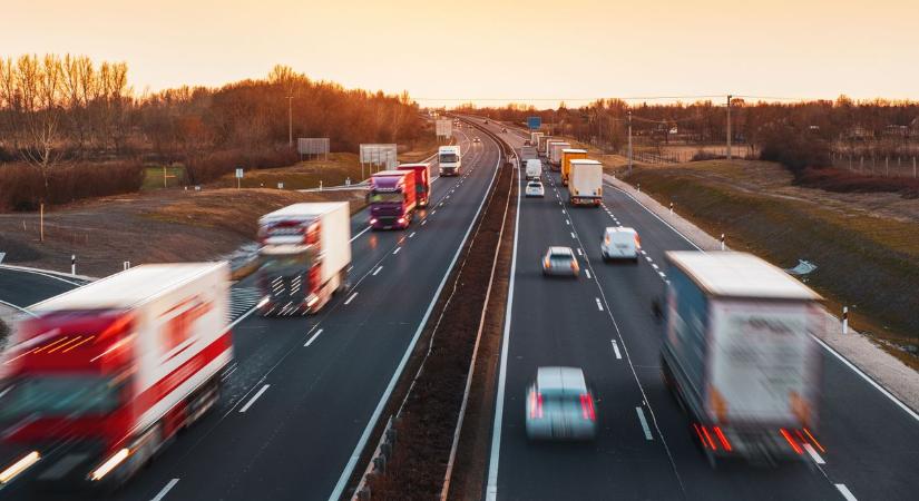 Tragédia a sztrádán, óriási dugót okozott a halálos baleset