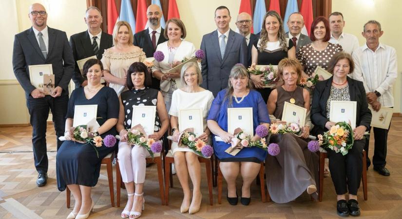 Gyerekek százait biztatták, nevelték, indították el az életben. Zalai pedagógusokat köszöntöttek (galéria, videó)