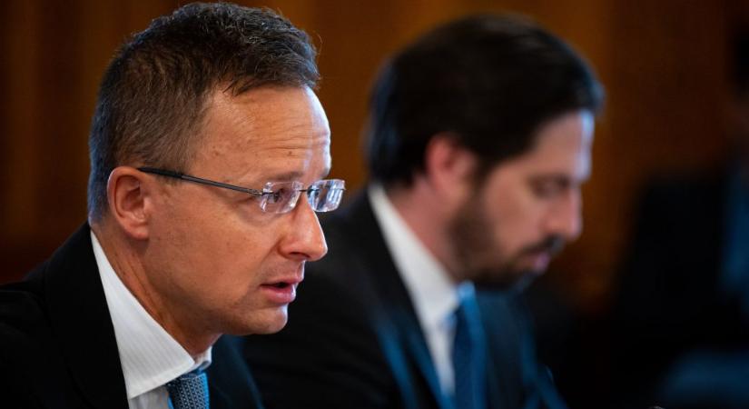 A Védelmi Tanács ülése előtt telefonált egyet az orosz külügyminiszterrel Szijjártó