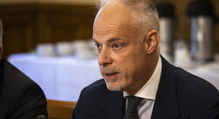 Majdnem egymilliárdos osztalékot vett ki cégéből a honvédelmi miniszter