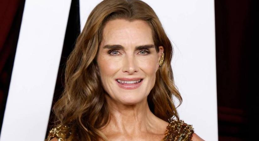 A 60 éves Brooke Shields bikinis fotóitól robbant az Insta: bőven letagadhatna korából