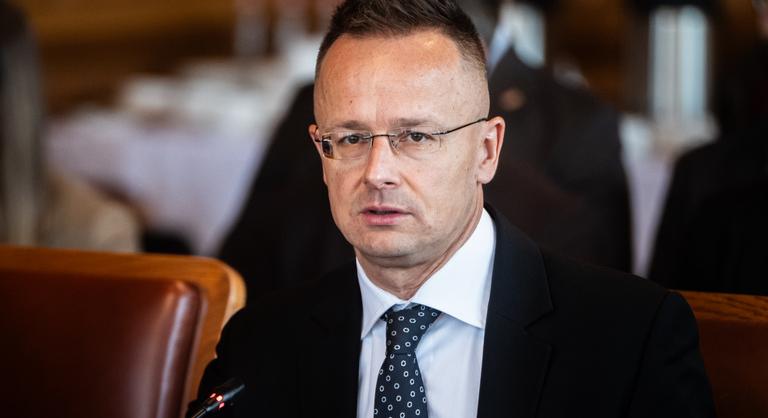 Szijjártó Péter az orosz külügyminiszterrel telefonált, kérést fogalmazott meg felé