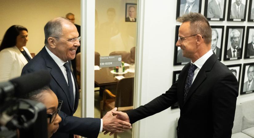 Szijjártó az orosz külügyminiszterrel egyeztetett